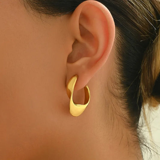 Ava C-Shape Studs C-Shape Earrings